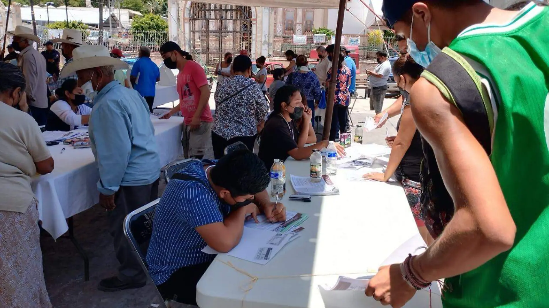 Con acarreados transcurrió asamblea para consejeros de Morena